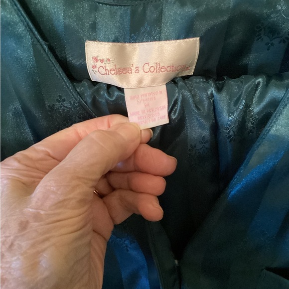 Chelsea’s Collection ladies long sleeve satin striped pajamas, size medium - Picture 7 of 10